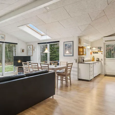 Cozy Near Limfjorden Nyaraló Roslev